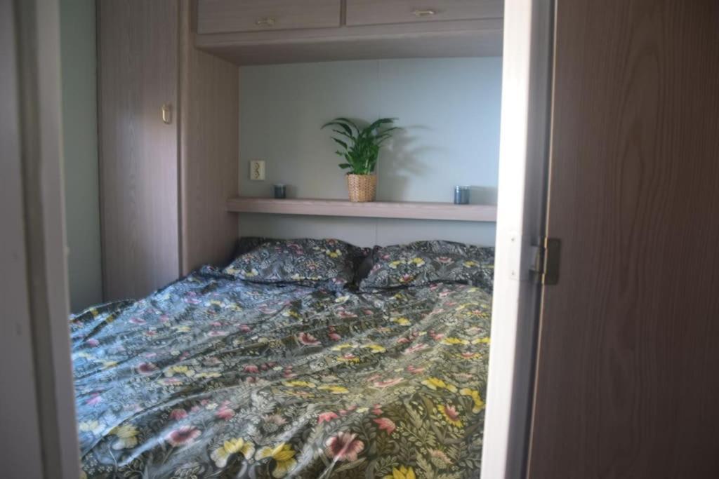 Te Huur: Leuke 4-Persoons Stacaravan Op Top Locatie! Hoenderloo Bagian luar foto
