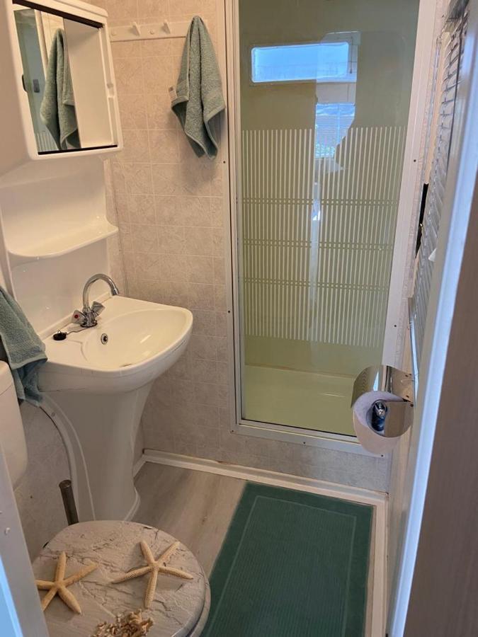 Te Huur: Leuke 4-Persoons Stacaravan Op Top Locatie! Hoenderloo Bagian luar foto